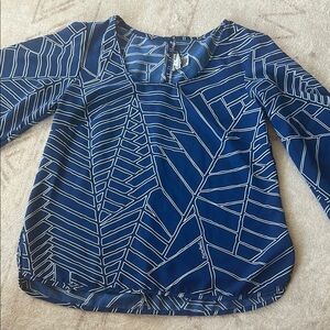 Manuhealii Blue Graphic 3/4 Sleeve Blouse